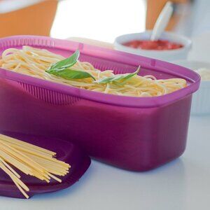 NIP Tupperware Microwave Pasta Maker